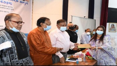সরকারের সমালোচক দুস্থ সাংবাদিকদের জন্যও সহায়তা উন্মুক্ত: তথ্যমন্ত্রী সরকারের সমালোচক দুস্থ সাংবাদিকদের জন্যও সহায়তা উন্মুক্ত: তথ্যমন্ত্রী